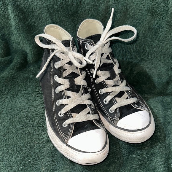 Converse Other - Converse Youth Black High Top Sneakers Size 2 (US) / 33.5 (EU)